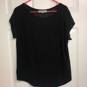 LOFT casual tee with front pocket, size L.